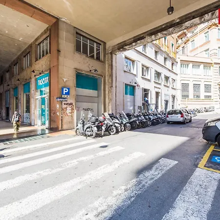 Bilocale In Via Carducci -portoria * Genua